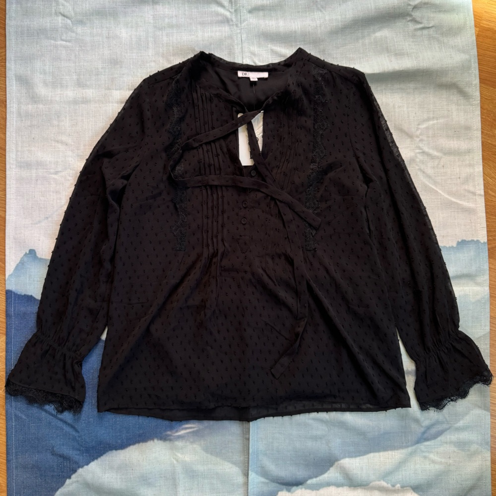 DR2 Black Blouse with shell, NWT, Size Petite M
